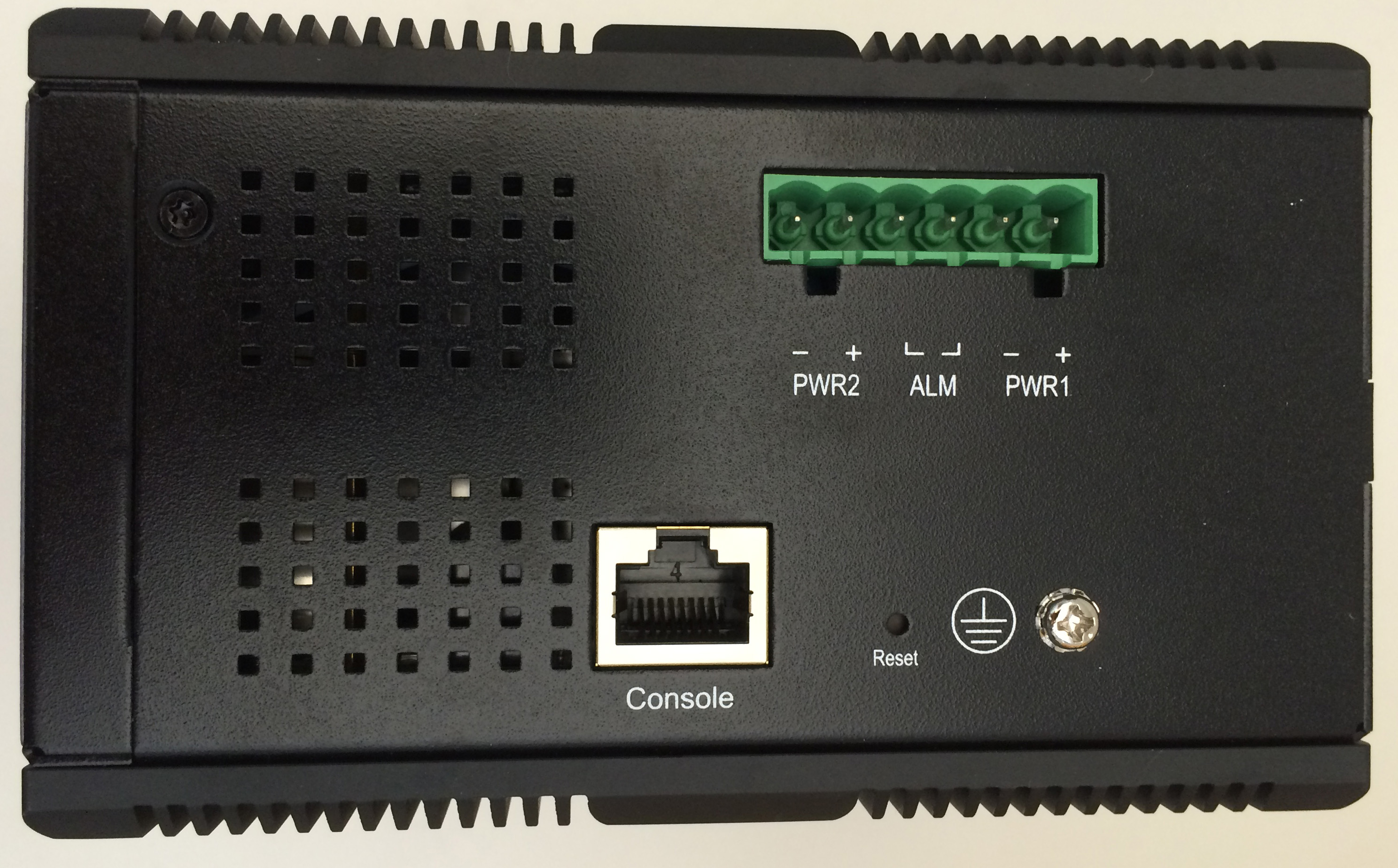 Top panel for both 4- and 8-port switches